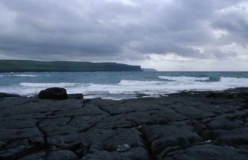 Blick auf Cliffs of Moher von Fisherstreet, Doolin 07/2007