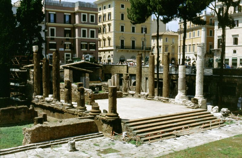 Forum am Largo di Torre Argentina 05/2001