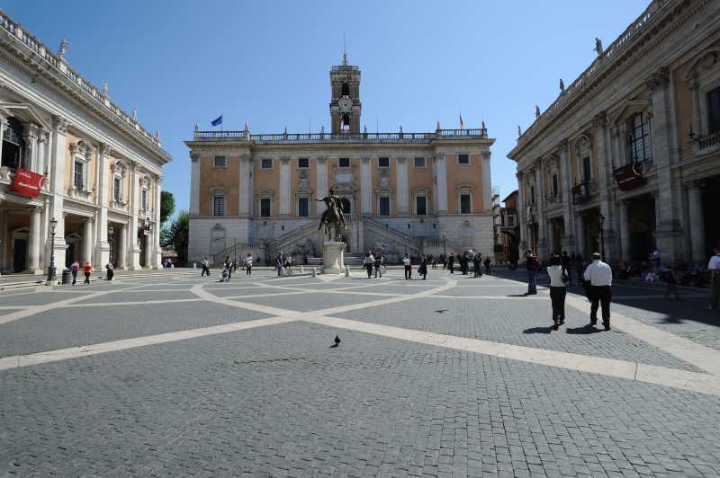 Piazza Capitolino, 04.2011