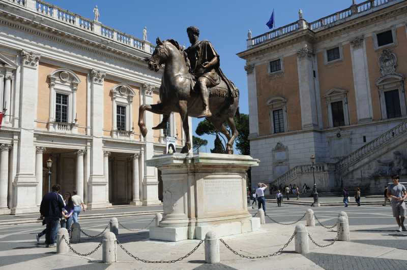 Piazza Capitolino, 04.2011