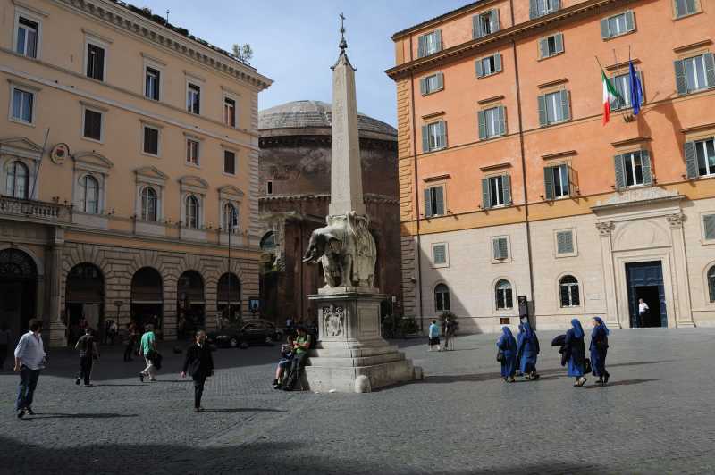 Piazza della Minerva, 04.2011