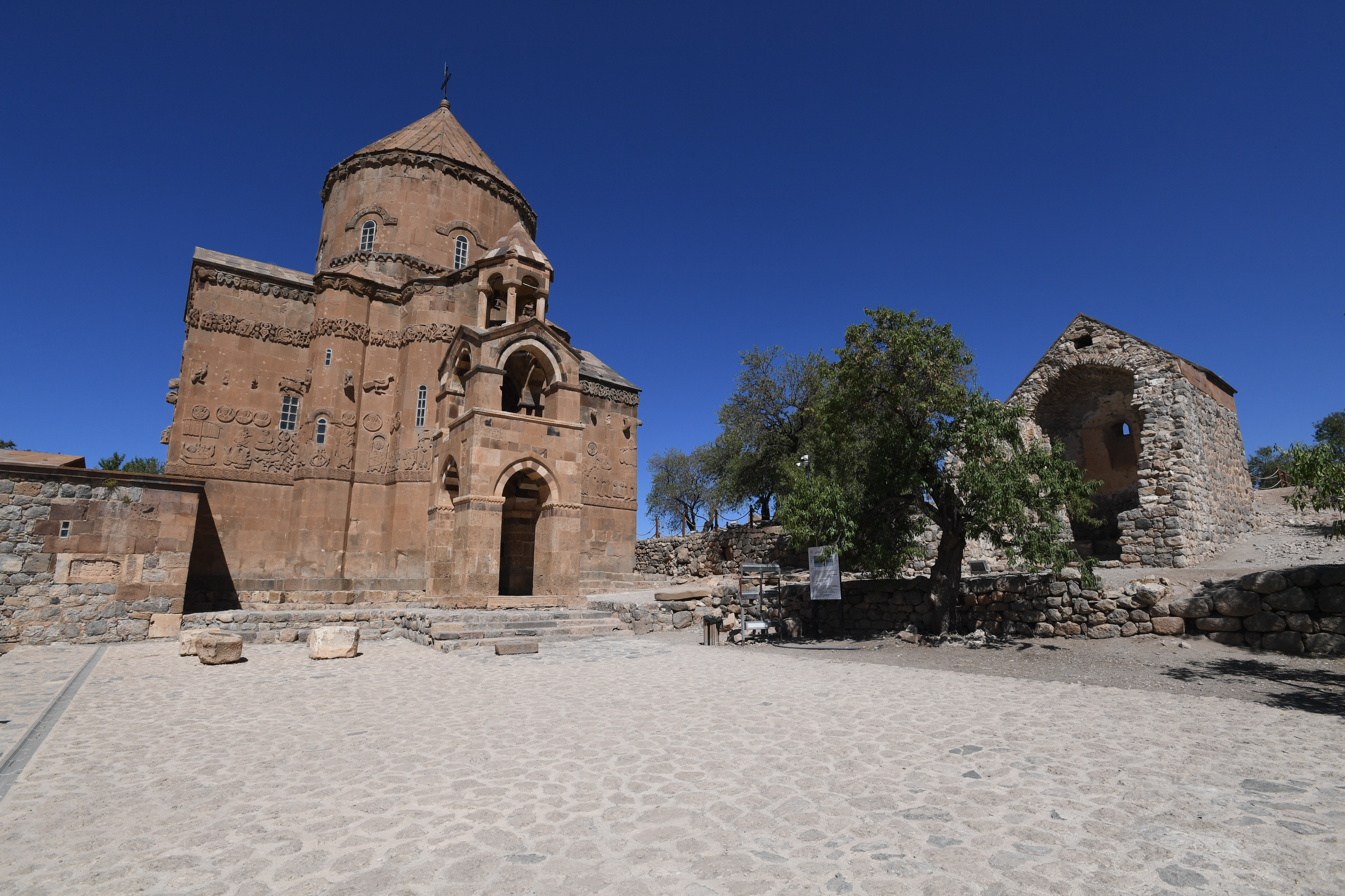Akdamar