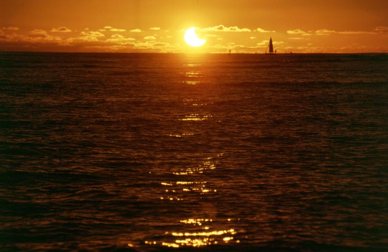 O�ahu, Waikiki, Partielle Sonnenfinsternis 13.10.2004, 10/2004